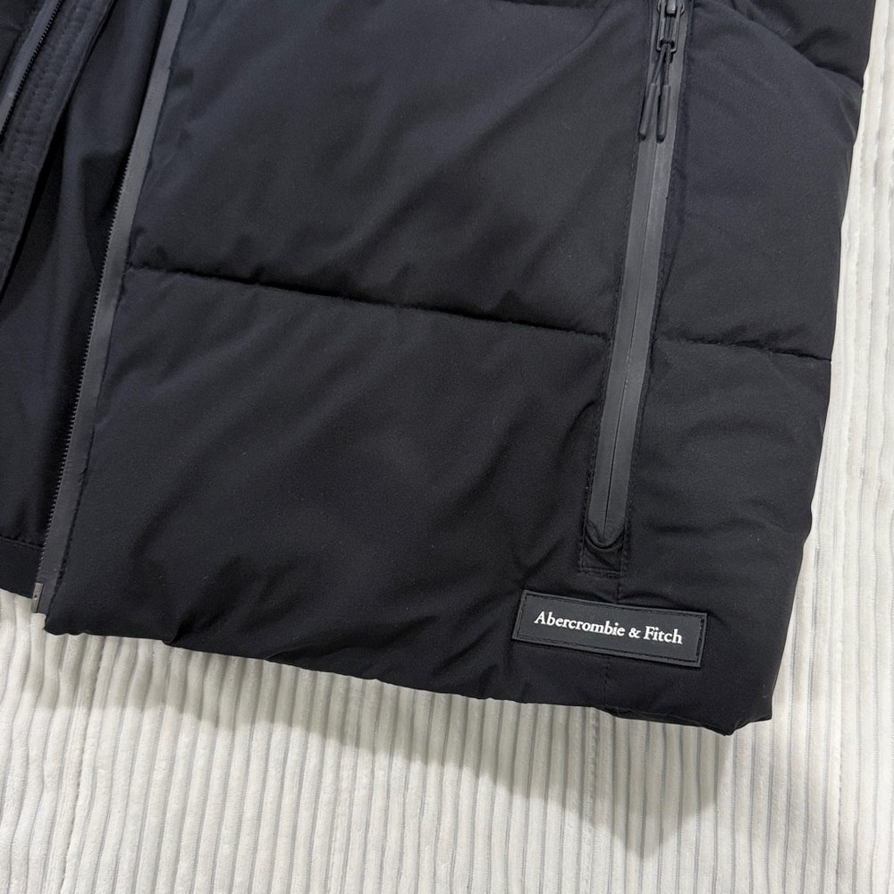 Abercrombie & Fitch Men's Black Quilted Vest - Picture 3 of 5